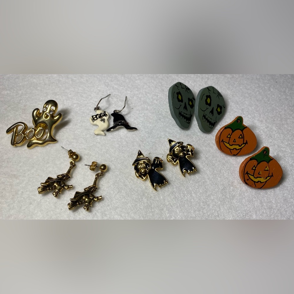 Halloween jewelry bundle of 5 earrings and 1 pin.